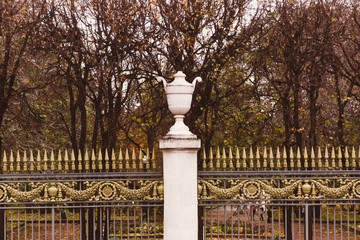 Fototapeta premium Late Autumn - beautiful park fence