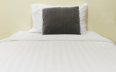Fototapeta na wymiar White bed sheets and pillows.