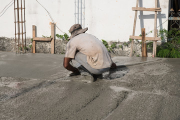 Plasterer screed concrete for floor