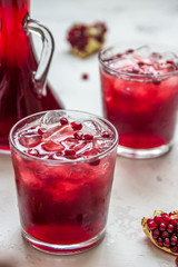 Pomegranat juice with ice and fruit slices