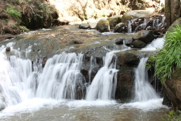 Tumulto de cascadas