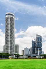 Obraz premium Scenic view of modern buildings in downtown of Singapore
