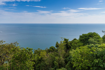 Obraz premium Blue sky over the prefect Ocean for background.