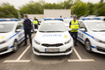 Obraz na płótnie Canvas Police officers cars