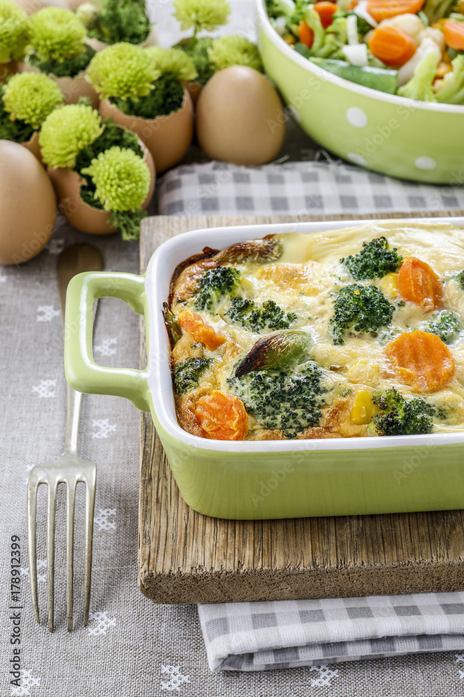 Wall mural gratin in green bowl