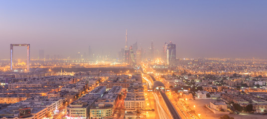 Dubai Financial Centre bei Sonnenaufgang