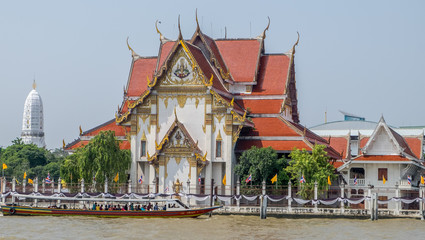Naklejka premium Wat Rakhang Buddhist Temple and the Chao Phraya River in Bangkok Thailand