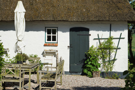 Reetdachhaus im Dorf Siggeneben , Ostholstein, Schleswig-Holstein
