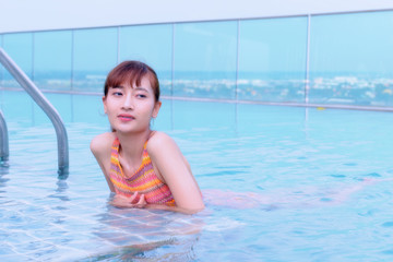 The girl is enjoying swimming. In the pool area of ​​the condo Condominium.