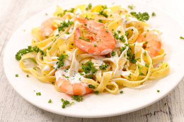tagliatelle with shrimp and sauce