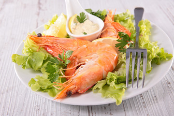 shrimp,salad and sauce