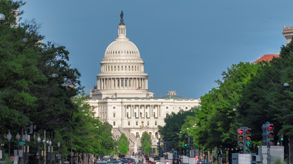 Obraz premium The United States Capitol building as seen from Pennsylvania Avenue, Washington DC, USA.