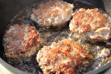 Gebratene Frikadellen