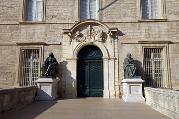 Façade de la faculté de médecine de Montpellier, France