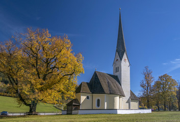 Fototapeta na wymiar Church of St. Leonhard in Fischhausen, Schliersee, Bavaria