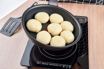 the process of chef cooking pan-fried bun
