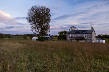 Fototapeta premium Abandoned Farm House - Sunset / Blue Hour - Kentucky