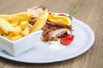 Crunchy stuffed pork meat meal