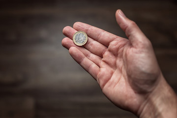 Euro Münze in der Hand
