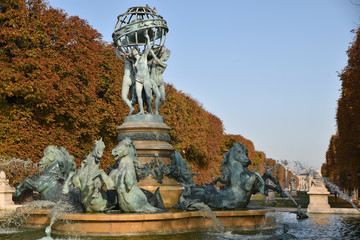 Fototapeta na wymiar Fontaine de l'Observatoire à Paris, France