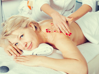 Obraz na płótnie Canvas Mature woman having massage