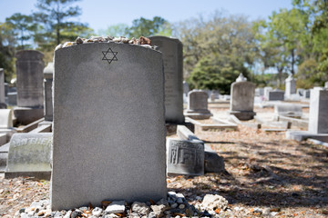 Headstone in Jewish Cemetery with Star of David and Memory Stones - 178982393