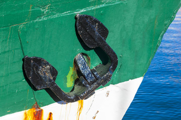 Bug eines Fischkutters im Hafen von Heiligenhafen