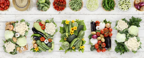Crédence de cuisine en verre imprimé Légumes vegetables top view on kitchen white wooden table, web banner copy space template