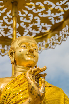 the disciple of buddha statue
