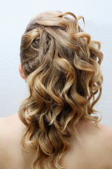 wedding hairstyle curls to one side