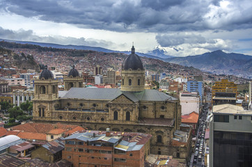 Fototapeta na wymiar LA PAZ, BOLIVIA - DESEMBER 12, 2016: Central square of La Paz. Landscape of general view in La Paz, Bolivia