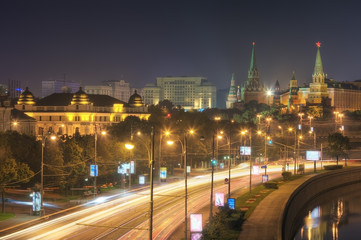 Fototapeta na wymiar View of the Kremlin and Prechistenskaya embankment
