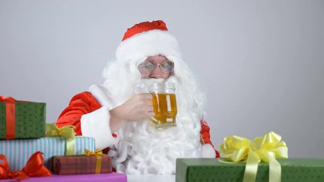 Santa Claus shows a pease sign and drinks a beer 50 fps