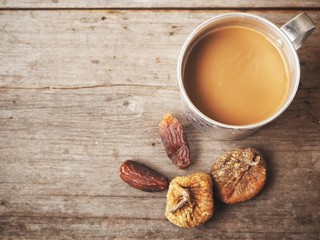 Masala chai with date palm and fig