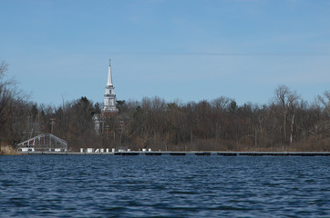 Fototapeta na wymiar A small church on the shore of a lake