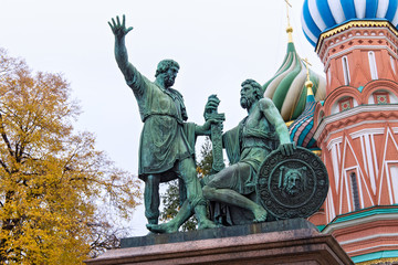 Fototapeta na wymiar The Monument to Kuzma Minin and Prince Dmitry Pozharsky on Red Square near of Saint Basil's Cathedral (sculptor Ivan Martos). The statue was installed in 1818. Moscow, Russia.