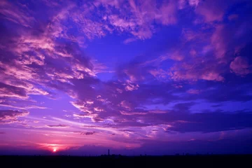 Abwaschbare Fototapete Violett Fantastischer Abendblick nach dem Regen