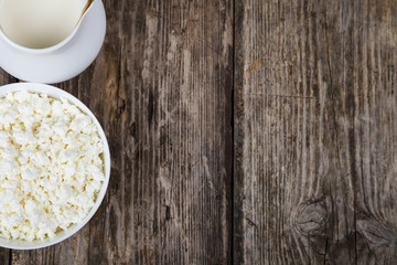 Cottage cheese and milk