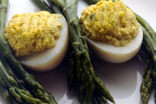 Ovos e espargos Ouă și sparanghel Uova e asparagi Eggs and 鸡蛋和芦笋 asparagus Huevos y esp&aacute;rragos Eier und Spargel Oeufs et &auml;gg och sparris asperges والبيض والهليون