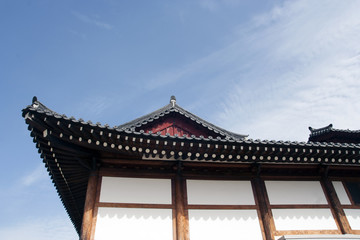 파란하늘을 배경으로 한 기와지붕, 경주, 대한민국