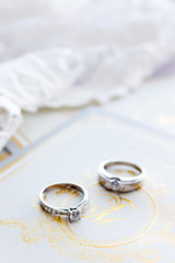 Obraz na płótnie Canvas ring on wedding card with soft-focus and over light in the background