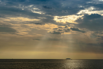 Fototapeta premium sunlight shinning to the small island