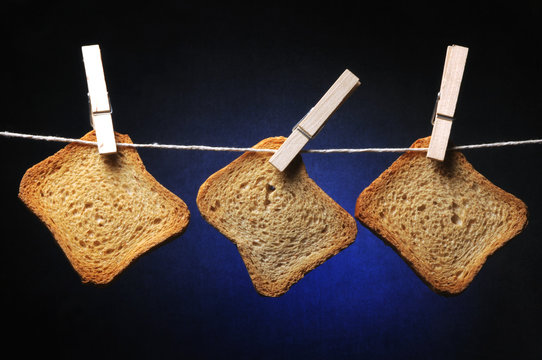 Zwieback Biscotte Fette biscottate K&eacute;tszers&uuml;lt Beschuit Korppu Tvebakker 즈와이백 Bescuit  pa Etimek 