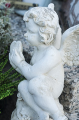 statue d'ange au cimetière