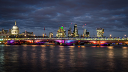 Fototapeta na wymiar London, UK, 27 october 2017: view of the skyline of London by night