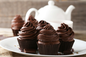 Chocolate cupcakes in plate on sackcloth