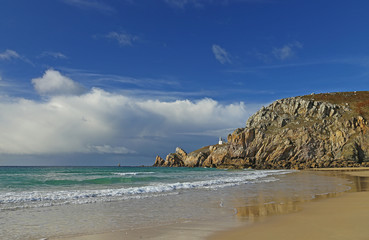 Leuchtturm an der Pointe de Toulinguet, Atlantik, Finistere, Bretagne, Frankreich