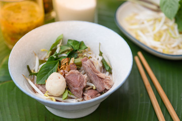 Small noodles with pork and meatballs
