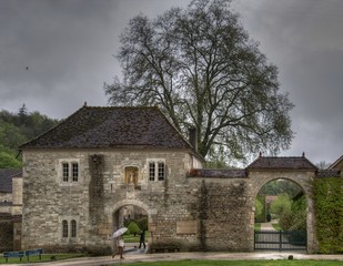 Fototapeta na wymiar Entrée de l'abbaye de Fontenay, Côte-d'Or, France