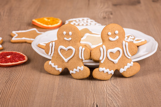 Christmas cookies with decoration /
Still life with decorated Christmas gingerbread cookies on a wooden background